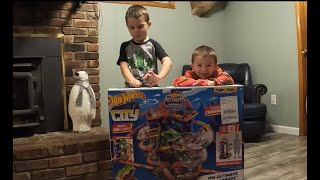 T & T Adventure with the Hot Wheels CITY Ultimate Garage Playset and Cars