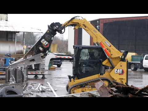 Cat® S308 Scrap Shear at Work