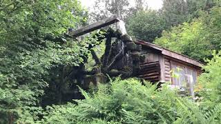 Водяное колесо вращается с 1924 года. 95 лет. Old water wheel