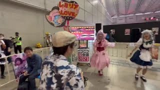 Zun dances with the cosplayers