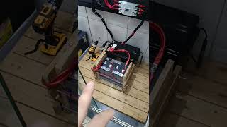 sistema off grid 12V com  BMS JK faz diferença.