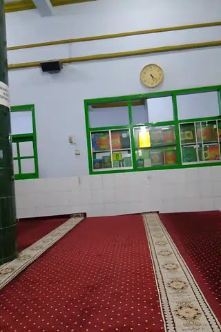 Qiroah sebelum Maghrib dari jam MauQuta Al Hujurat di Masjid Darussalam Kedawung Grati Pasuruan