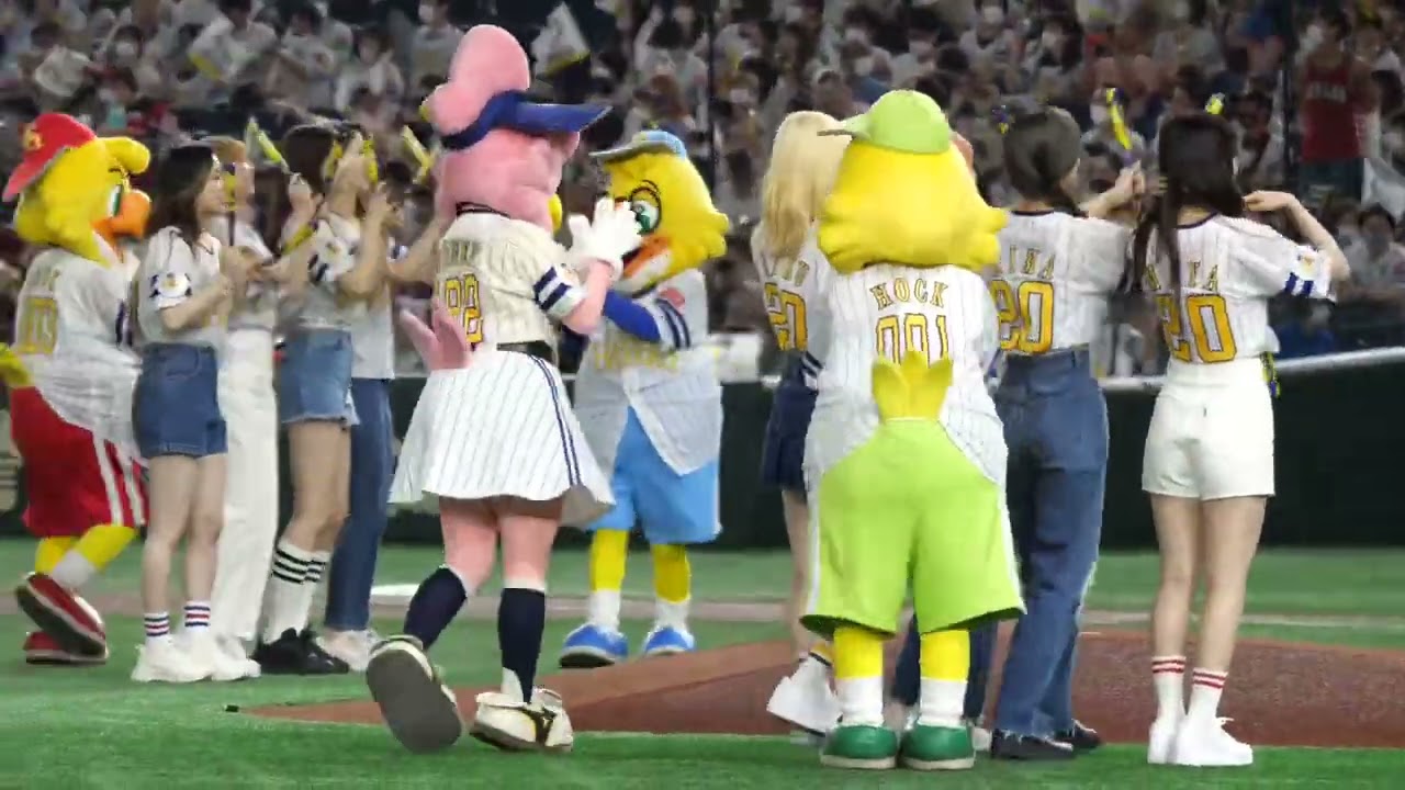 【ソフトバンクホークス】【NiziU】花束贈呈〜オンユアマークス〜始球式