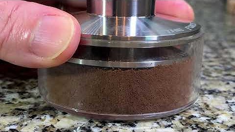 The Force Tamper with flat distributor base in glass basket - 4K