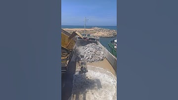 BARGE VESSEL LOADING