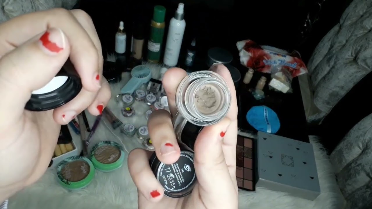 لو انا ميكب ارتيست مبتدئة ايه الماتريال الى لازم تكون معايا فى بداية مشوارى 🤔🤔