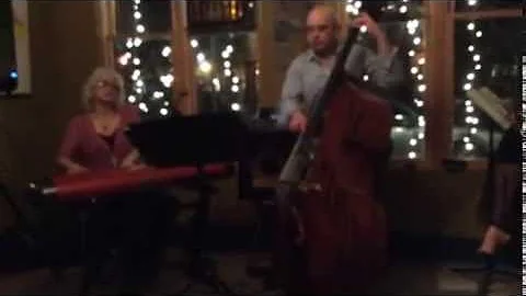 Julie Bradley sings Alice In Wonderland at Cucuru