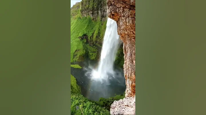The Majestic Seljalandsfoss Waterfalls😱!