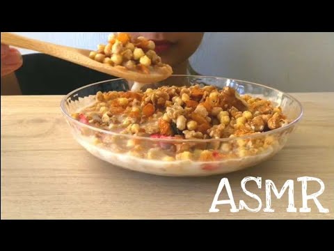 ASMR CRUNCHY GRANOLA JAPANESE CEREAL [eating sounds]　[咀嚼音]