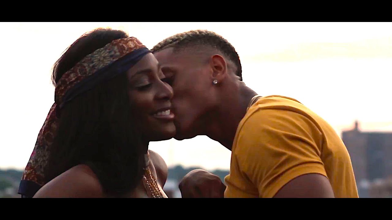 Mira Moxie Knox - Thorough (Official) en YouTube Mira Moxie Knox - Thorough (Official) en YouTube