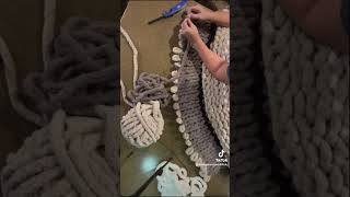 Come Make a Chunky Knit Blanket With Me!