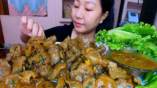 Chicken Liver And Gizzard Curry || Mukbang || Raw Onion , Lettuce, Rice And Extra Gravy ||