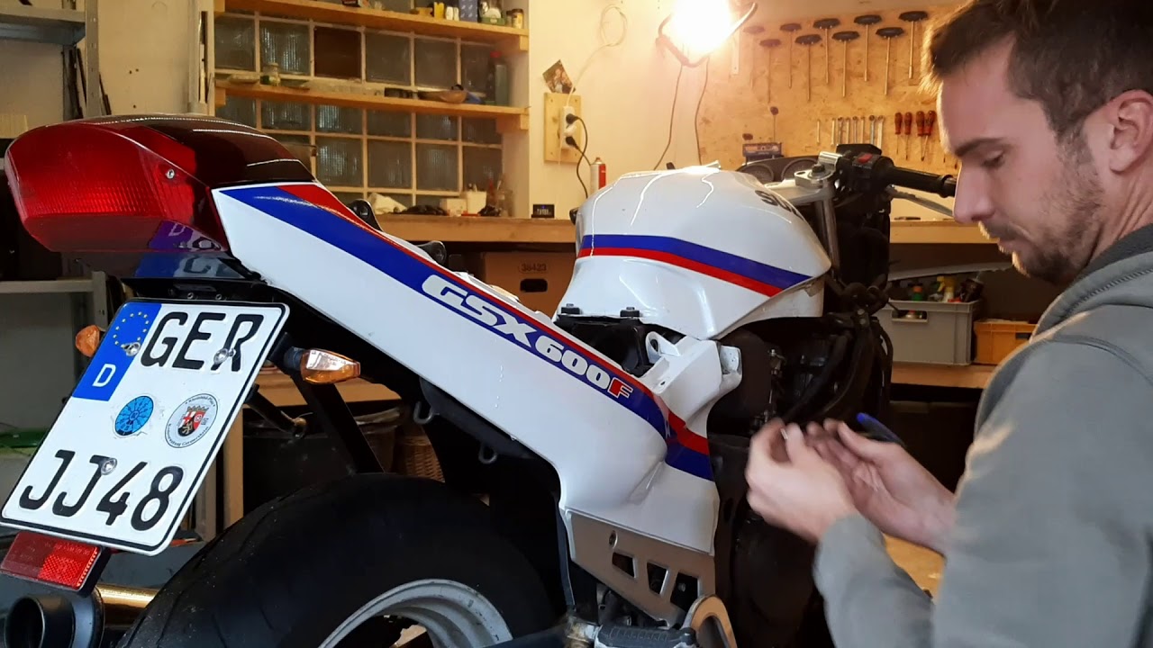 Suzuki GSX600F GN72B FULL Restoration part 1