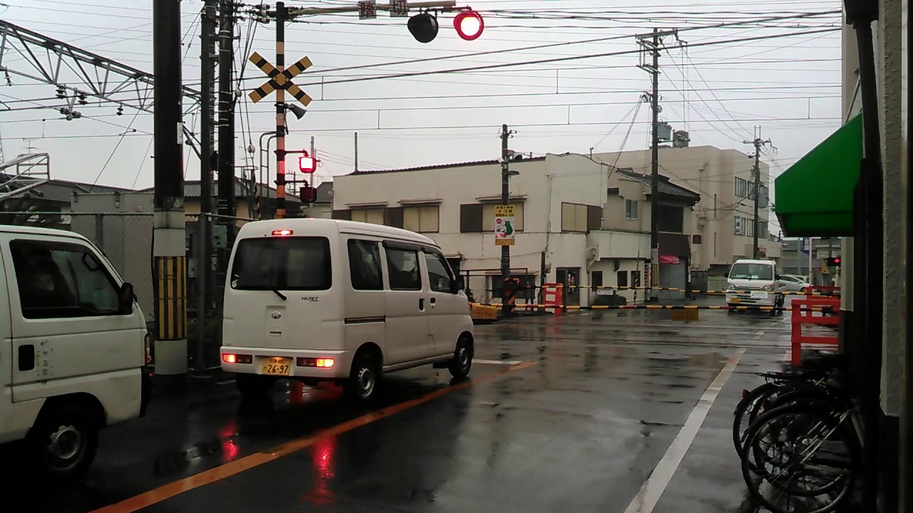 Jr阪和線 和泉橋本北第一踏切を 上下線から関空 紀州路快速が通過 Youtube
