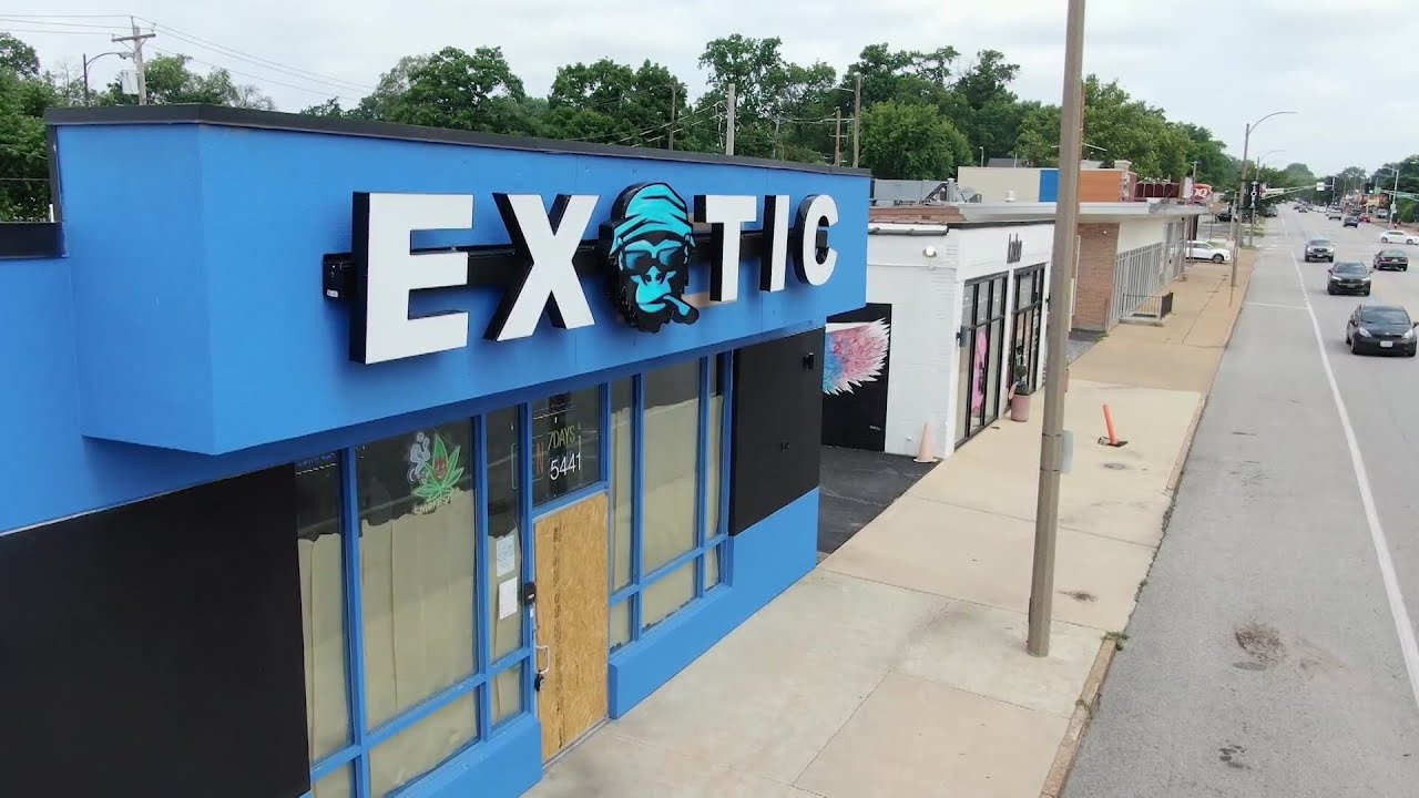 Popular smoke shop raided, closed; sister location defies regs