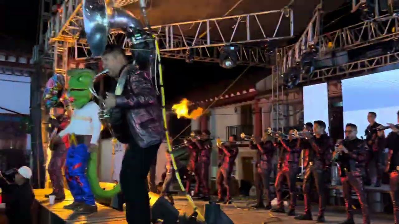 El Show de las Tubas de Fuego 🔥- Banda Misteriosa