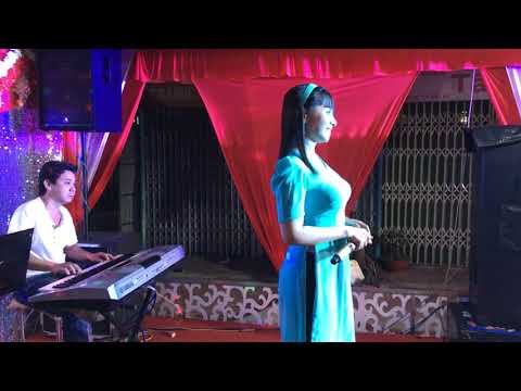 Video Vùng Trời Bình Yên _Mc Hoài Phương hát mở màn thật hay... - youtube