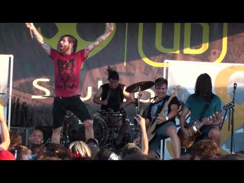 Of Mice & Men - Second & Sebring (Live at the Vans Warped Tour 2010 in Bonner Springs, Kansas / Kansas City, Missouri). Jerry Roush insults Austin Carlile. Sandstone Amphitheathre. DISCLAIMER: All images, video clips and audio belong to Rise Records, NO COPYRIGHT INFRINGEMENT INTENDED.