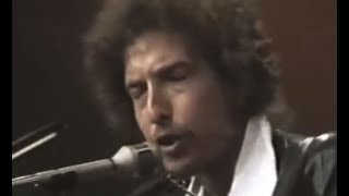 Bob Dylan performs at TV Studios in Chicago on September 10, 1975