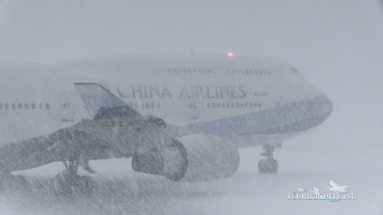 新千歳空港で猛吹雪の中離陸する飛行機を撮影した動画が話題に 海外の反応 海外の反応 ニッポンの翻訳 新千歳空港で猛吹雪の中離陸する飛行機を撮影した動画が話題に 海外の反応 海外の反応 ニッポンの翻訳