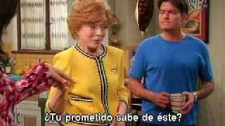 Jennifer Taylor en Two and a Half Men como Chelsea - Pink