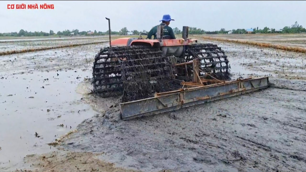 Tay nghề ban đất của tài xế máy cày yanmar 494