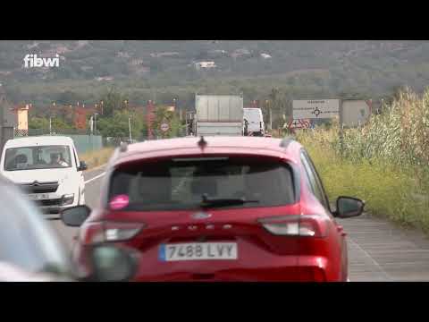 Un joven muere y un hombre resulta herido grave en una colisión entre un coche y un camión en Palma