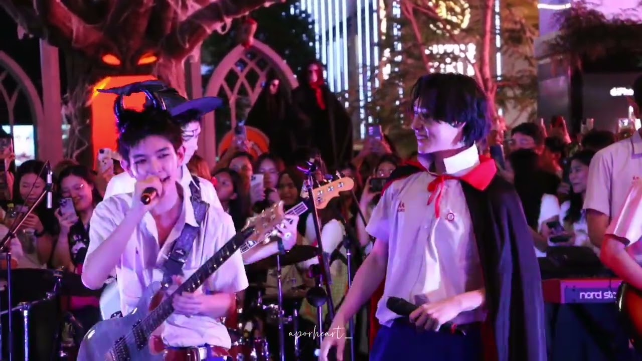 [Fancam] มุมไกลๆ - Friday Band 👶🏻🎸🎶 31102024 @Siam​ Square #SiamHalloween2024xLovesick2024