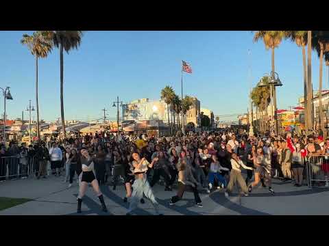 #ITZY Dancing "WANNABE" Together with #LA 💫 @ITZYofficial