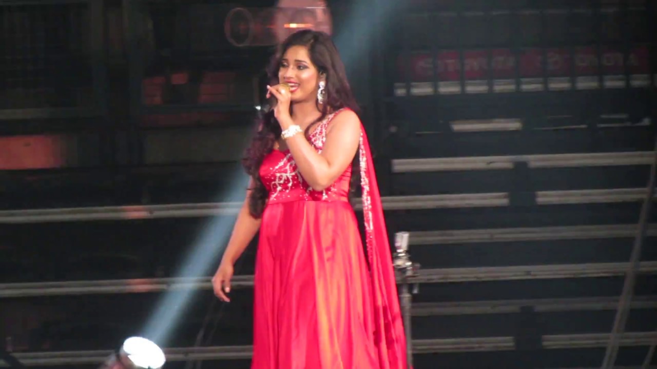 Chikni Chameli Shreya Ghoshal Live Agneepath