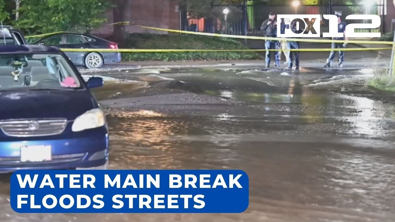 Water main break floods streets in NE Portland - YouTube