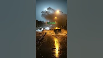 Jalan Raya Terendam Banjir, Petir Sambung-menyambung di Langit Malam #banjir