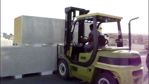 PUF panel - How to unload using 2 Forklifts