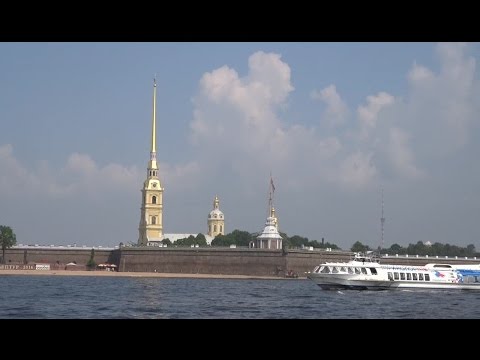 Βίντεο: Εκδρομές με βάρκα στην Αγία Πετρούπολη