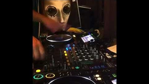 Johnny Scratch CDJ2000 scratching