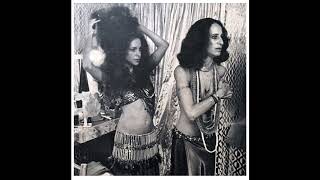 Maria Bethânia e Gal Costa - Oração de Mãe Menininha (Ao Vivo 1973)