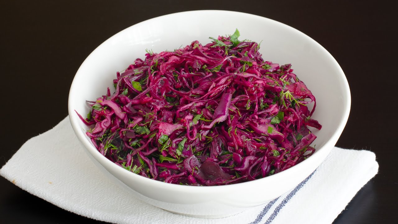 TURŞU TADINDA MOR LAHANA SALATASI TARİFİ – Salata Tarifleri
