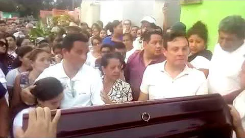 Entre lgrimas y nostalgia entierran a exdiputado G...
