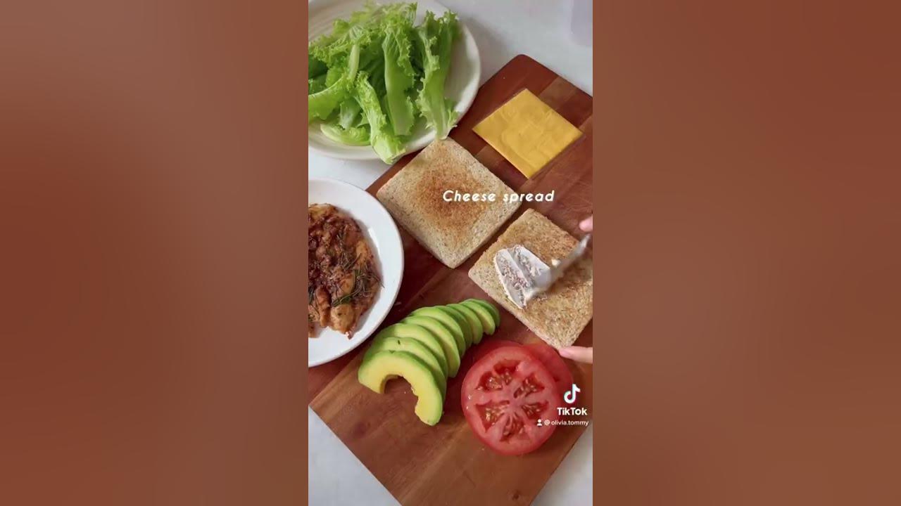 CHICKEN AVO SANDWICH