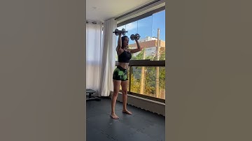 Agachamento com desenvolvimento (thruster com halter)