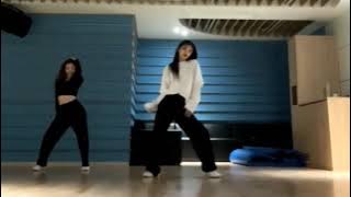 ITZY-Yeji and Chaeryeong- Tip Toe dance (mirrored)