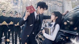 Poor student saved a mafia CEO; he falls for her purity and proposes to her！