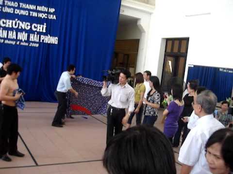 Video Biểu diễn hút đồ vật, bàn và mặt bàn bằng thuỷ tinh -... - youtube