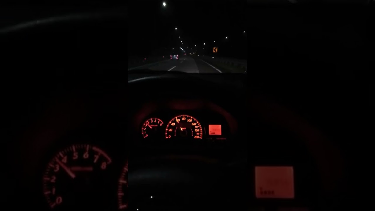 Story wa IG nyetir mobil Avanza di malam hari sepi