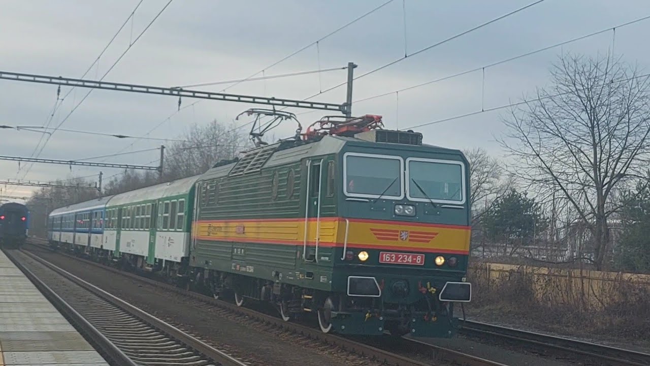 Vlaky Hradec Králové hl.n.+ Hradec Králové Slezské předměstí 28.12. 2022