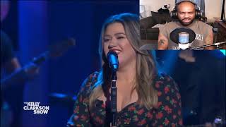 KELLY CLARKSON REACTION TO - Kelly Clarkson Covers 'Escapade' By Janet Jackson | Kellyoke