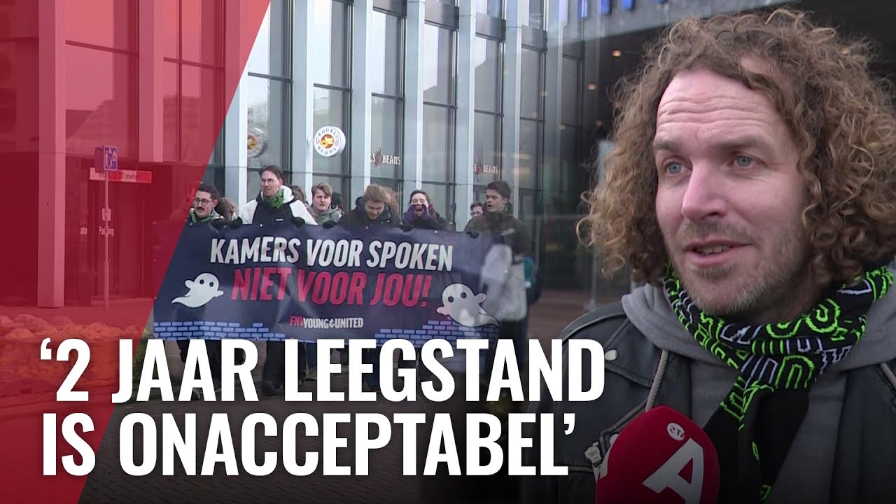 Jongeren demonstreren bij het Maritim Hotel in Noord