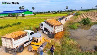 Open Processing Landfill, Use Bulldozer KOMATSU D31P, Dump Truck unloading