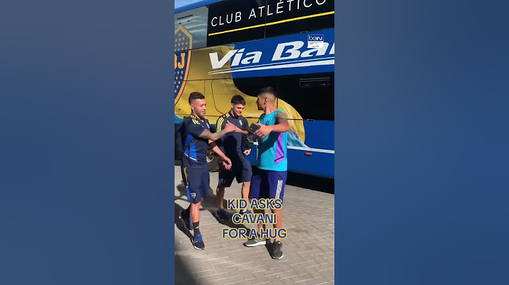 Kid Runs Up To Cavani For A Hug 🫂