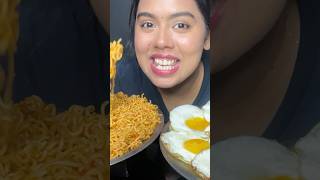 Noodles + Bullseye = Happiness 🍜🍳|ASMR #mukbang #youtubeshorts
